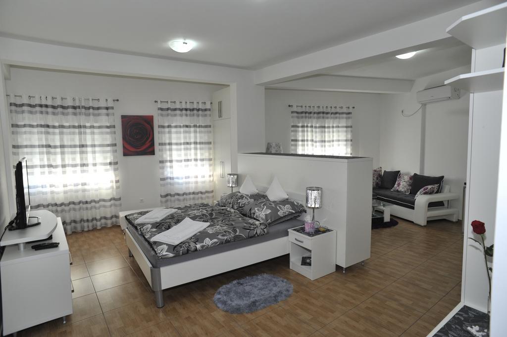 Apartment Jovana Nikšić Rom bilde